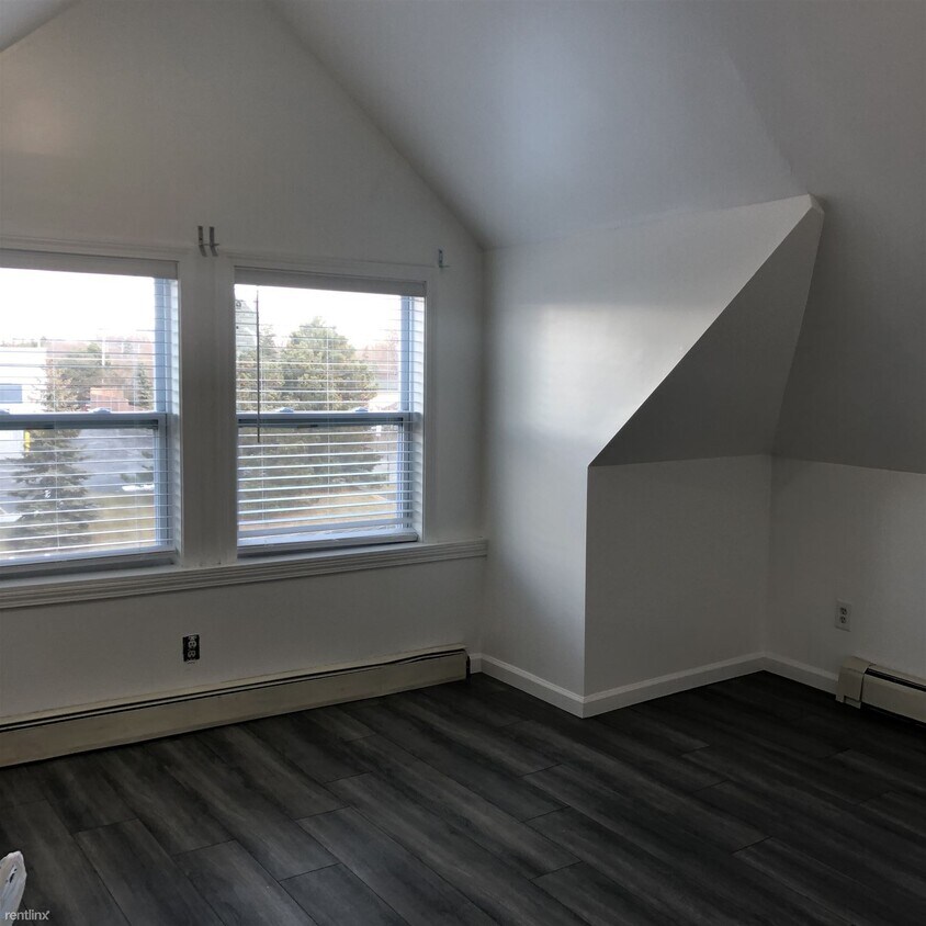 Foto del edificio - 1 br, 1 bath  - 3525 Joslyn Rd Top Unit