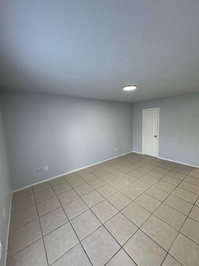 Building Photo - 8034 Antoine Dr