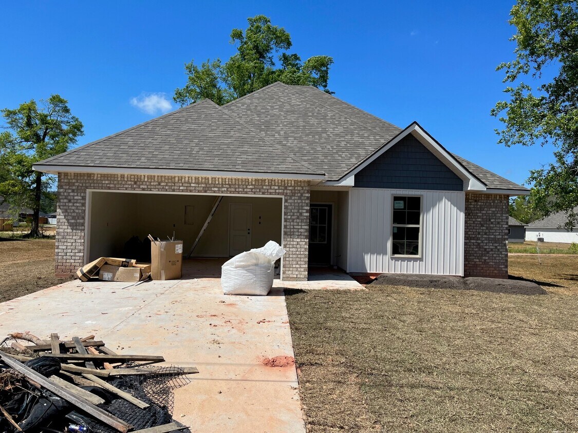 Building Photo - 41303 Jolane Dr