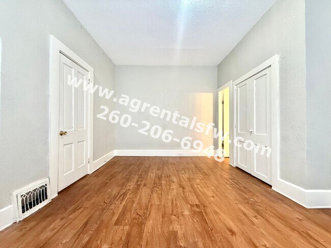 Building Photo - 3 Bedroom House