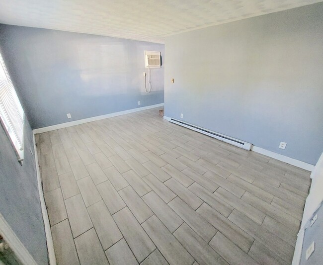 Building Photo - Gorgeous end unit townhome for rent in cen...