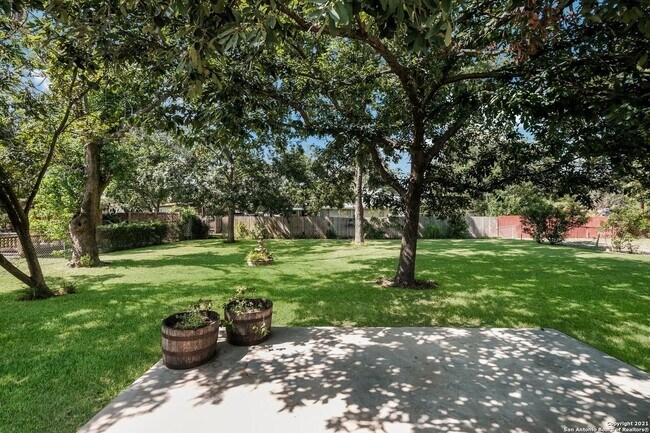 Foto del edificio - 255 Millwood Ln