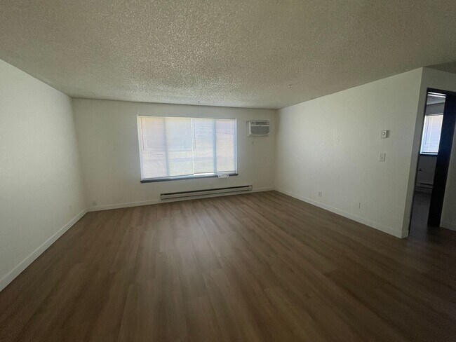 Foto del edificio - Adorable Remodeled 3 Bedroom Unit Centrall...