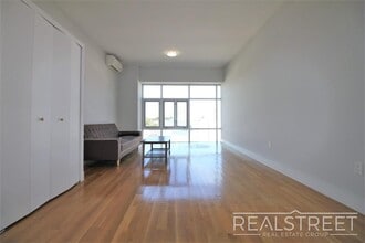 Building Photo - LUXURY LOFT in Queens!