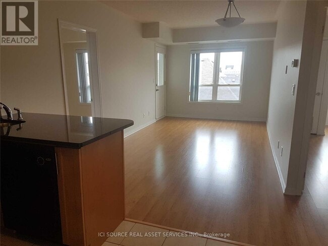Building Photo - 60-460 Mendelssohn St