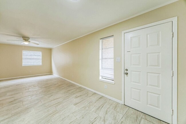 Building Photo - Renovated  condo in the heart of McAllen, ...