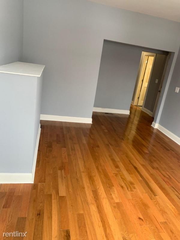 Building Photo - 3 br, 1 bath Condo - 4236 W Grenshaw St