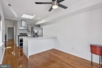 Building Photo - 730 Light St