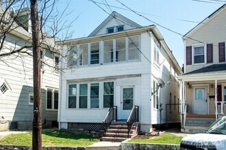 Building Photo - 515 Main St