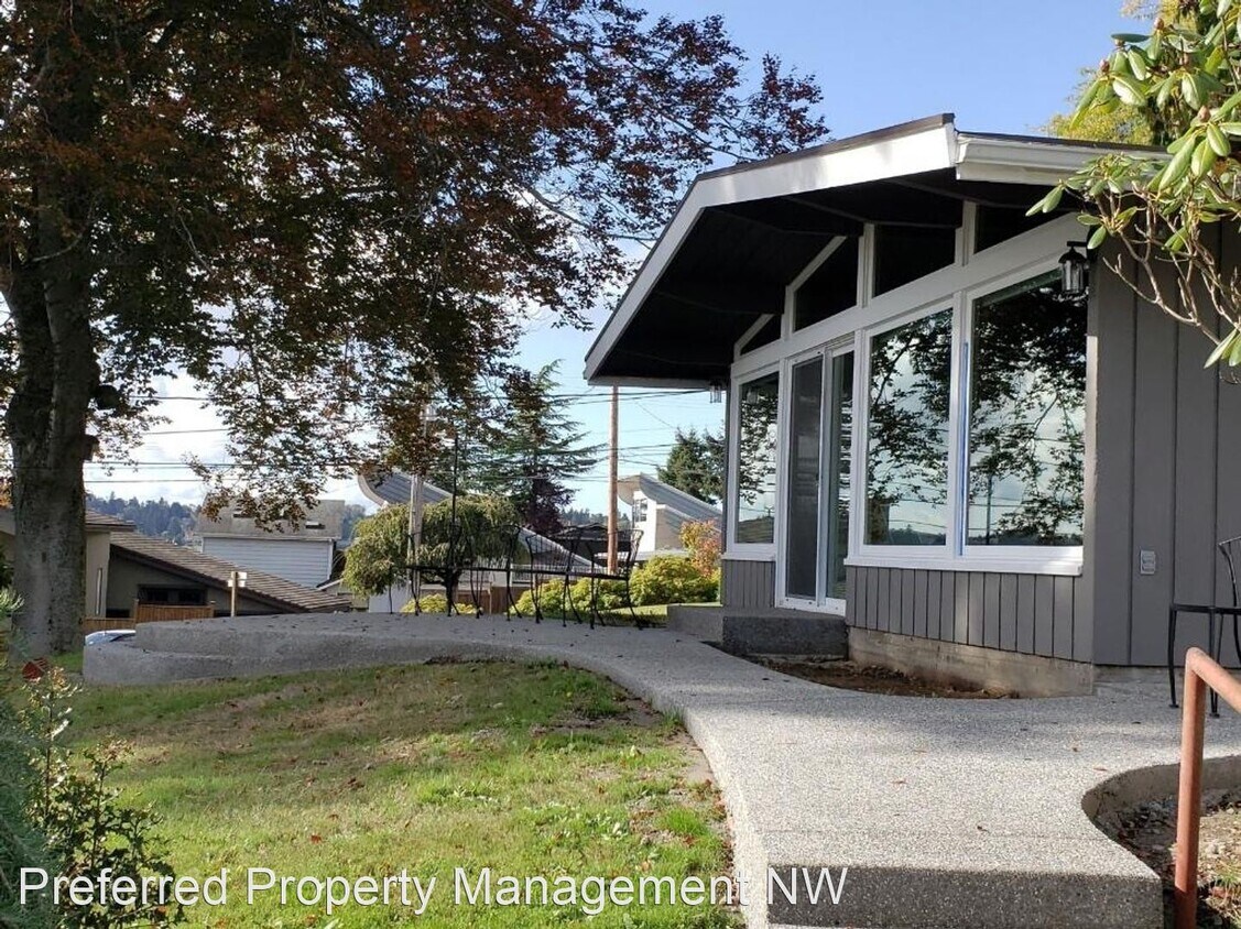 Primary Photo - 2 br, 1 bath House - 11403 N. Lakeshore Dr