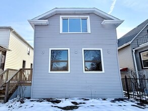 Building Photo - 315 W 111th St