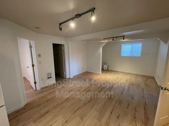 Foto del edificio - 4848 SE Bybee Blvd
