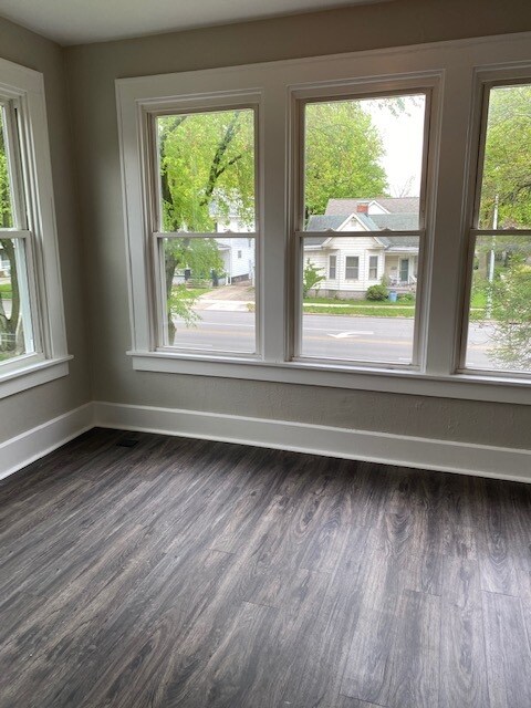 Building Photo - 721 S Grand AVE W