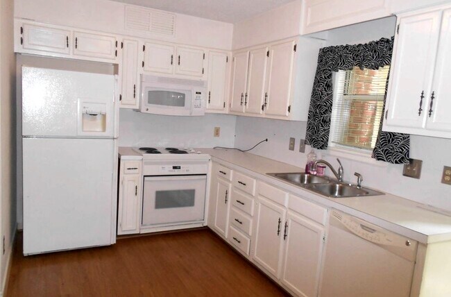 Kitchen - 1105 Rutledge Ave