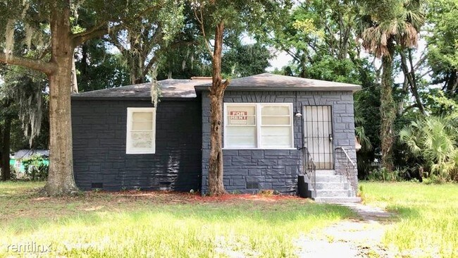 Building Photo - 2 br, 1 bath Apartment - 741 E 60th st