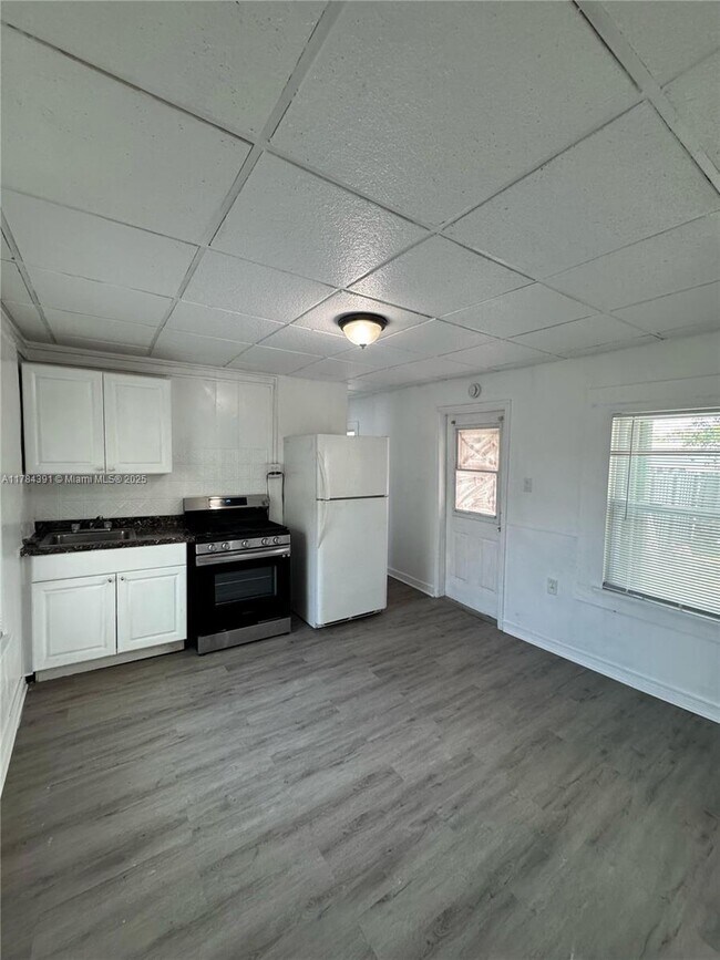 Foto del edificio - 25 SW 10th St
