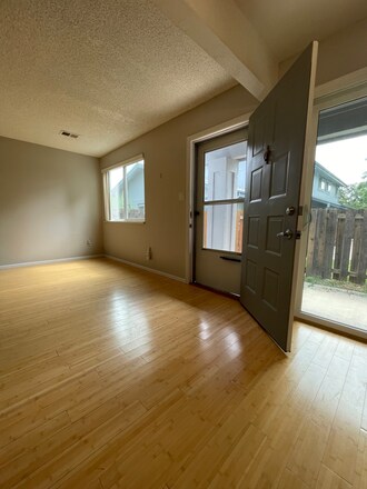 Foto del edificio - 4165 Monroe Dr