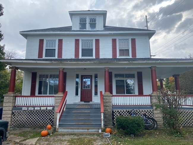 Building Photo - 2100 6th St