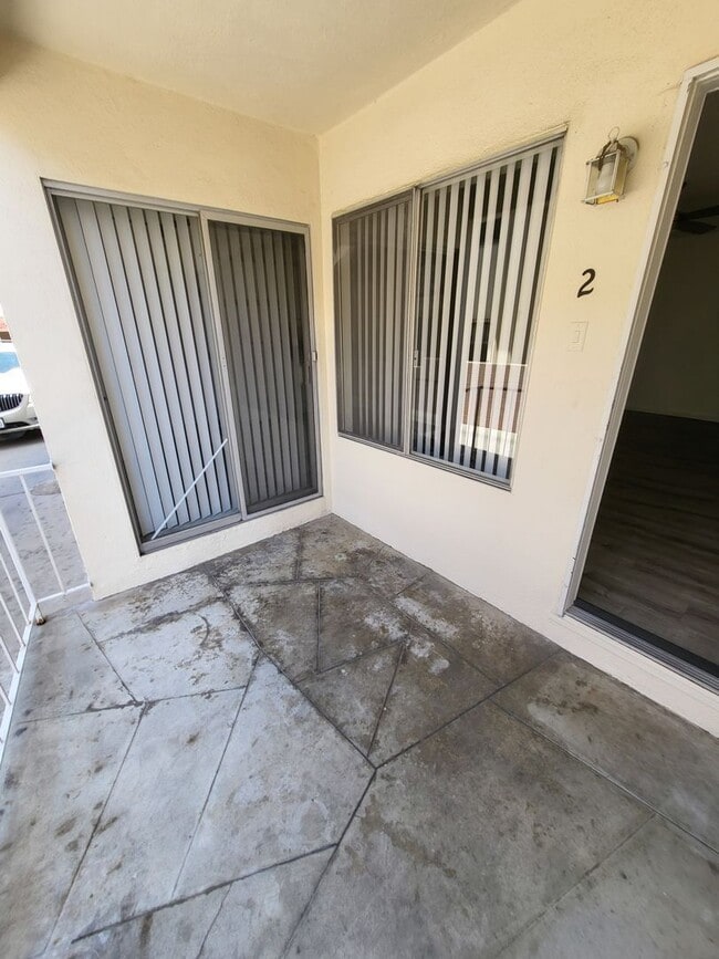 Foto del interior - 2 bed / 2 bath • parking • laundry •  patio • close to SoFi & K Line