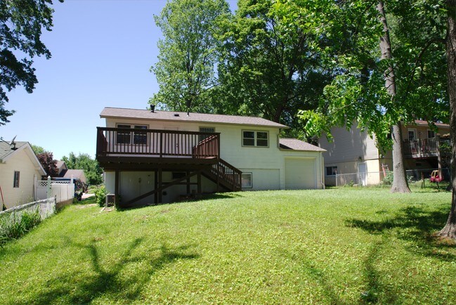 Building Photo - 5218 Ville-Cecelia Ln