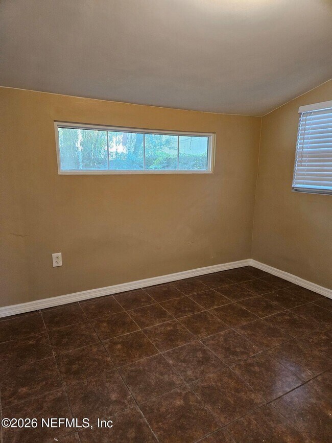 Foto del edificio - 848 Crestwood St