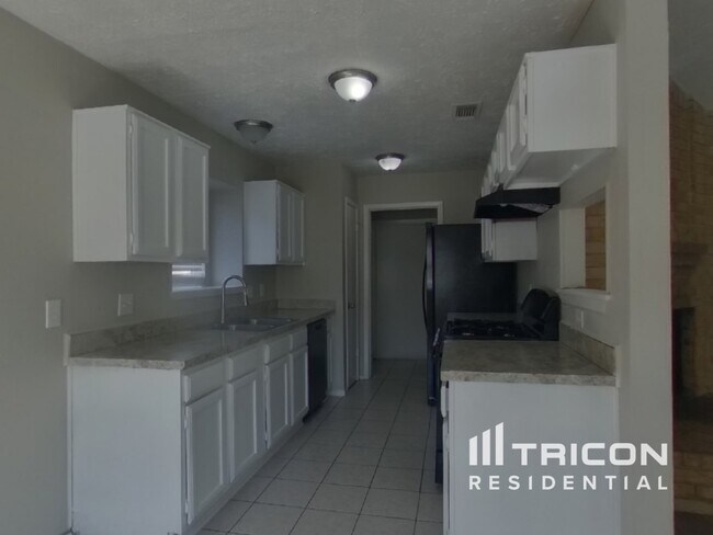Building Photo - 2802 N Spring Dr