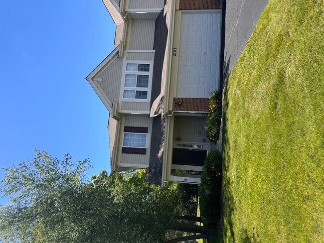 Foto del edificio - 2101 Claremont Ln