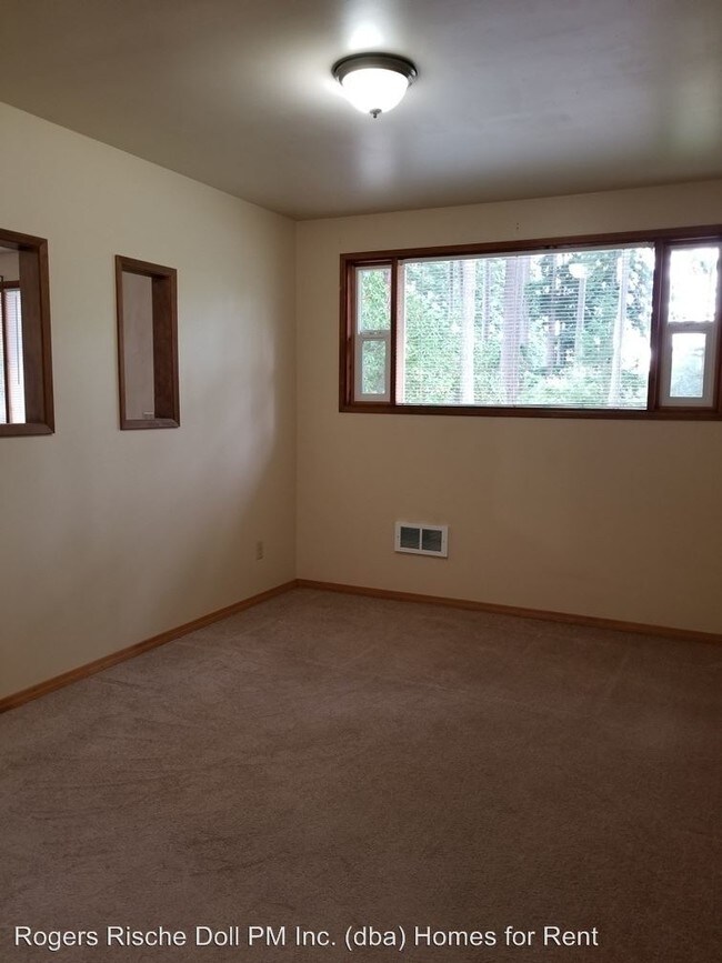 Building Photo - 2371 Libbey Rd