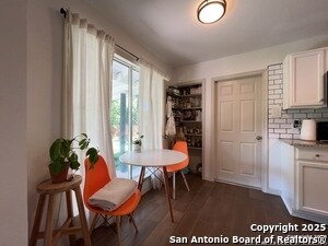 Foto del edificio - 5534 Merkens Dr