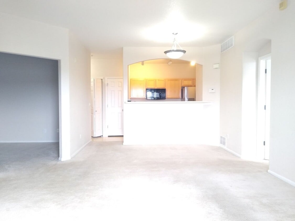 Super Fly 1 Bedroom with Large Study, 1 1/... - Super Fly 1 Bedroom with Large Study, 1 1/...