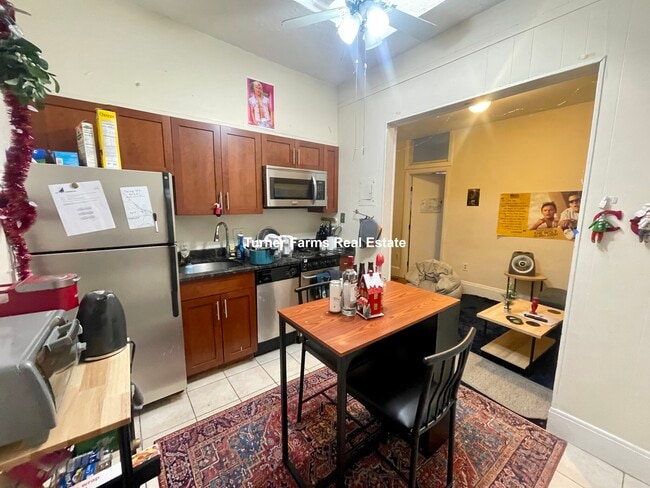 Building Photo - 15 Aberdeen St