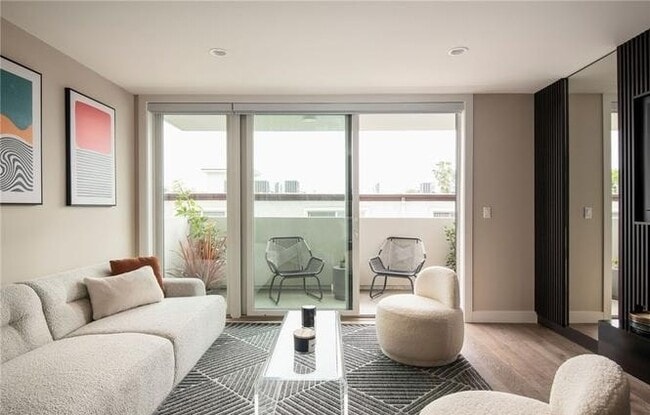 Building Photo - 380 Cordova St