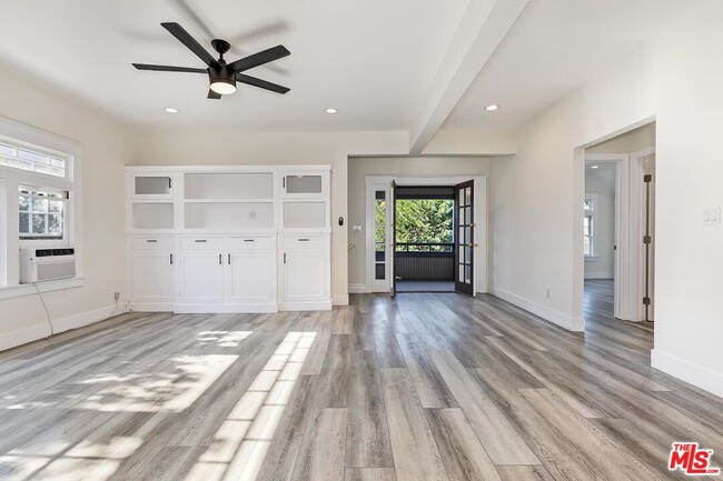 Foto del edificio - 1054 Maine Ave