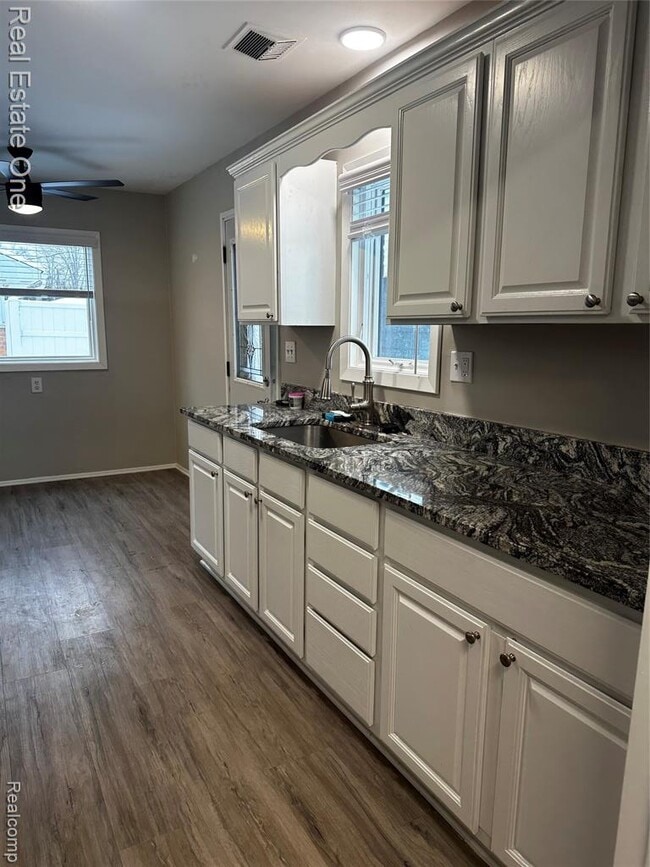 Building Photo - 38 Kenyon Dr