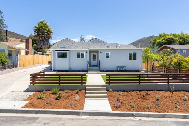 Foto del edificio - AVAILABLE FOR 2026-2027 SCHOOL YEAR...14 B...