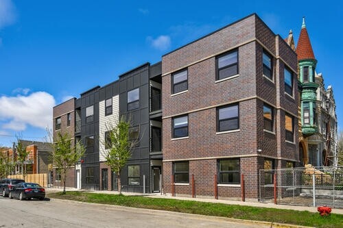 Building Photo - 3992 S Lake Park Ave