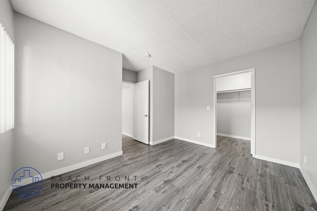 Foto del edificio - 229 S. Normandie Ave.