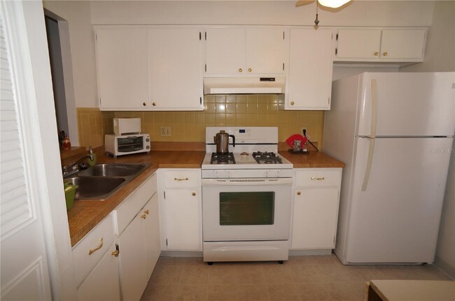 Foto del edificio - 1406 Arrowhead Cir W