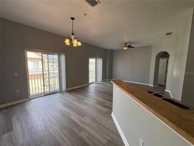 Building Photo - 7107 Harmony Square Dr