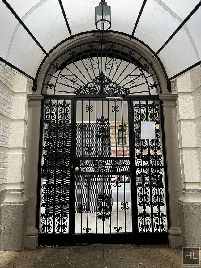 Building Photo - EAST 10 STREET