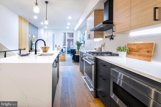 Building Photo - 1507 Christian St