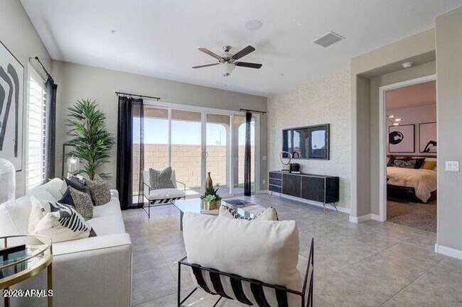 Building Photo - 1255 N Arizona Ave