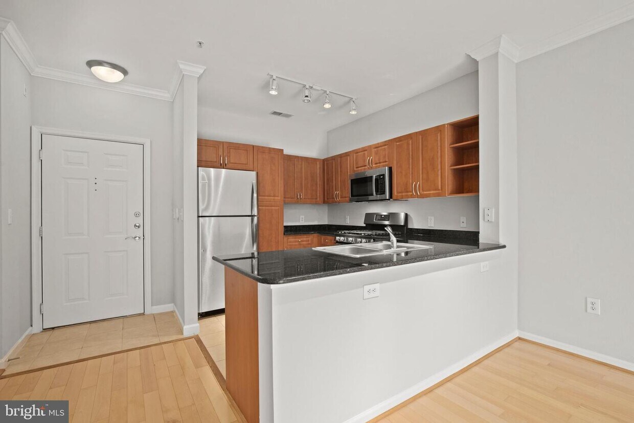 Primary Photo - 12900 Centre Park Cir