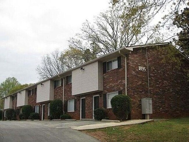 Foto del edificio - Charming 2BR Townhome in Atlanta