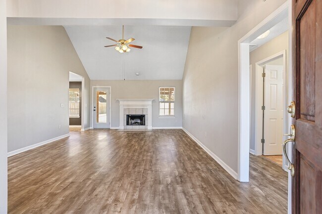 Foto del edificio - 204 Birch Dr