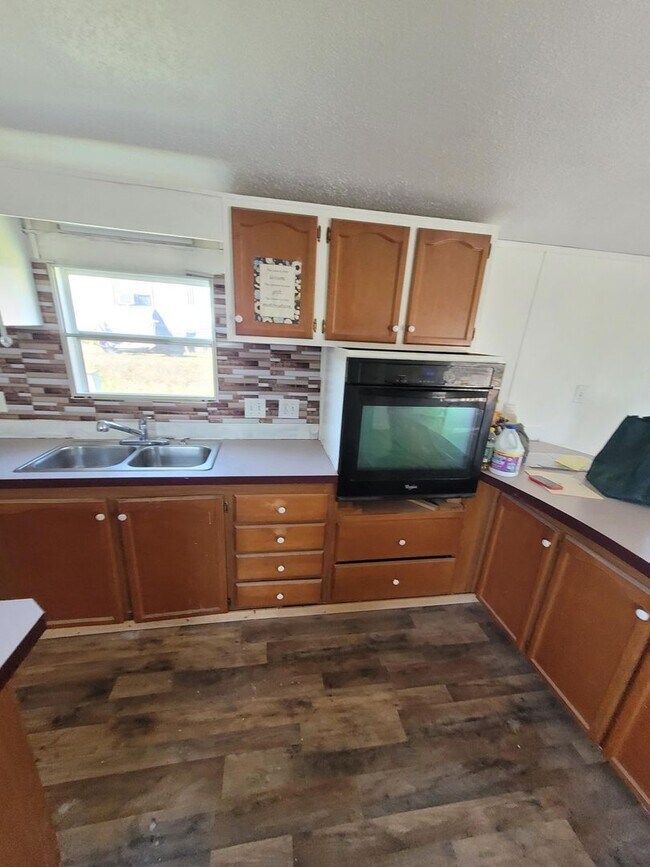 Building Photo - 3 bedroom 2 bathroom Mobile Home