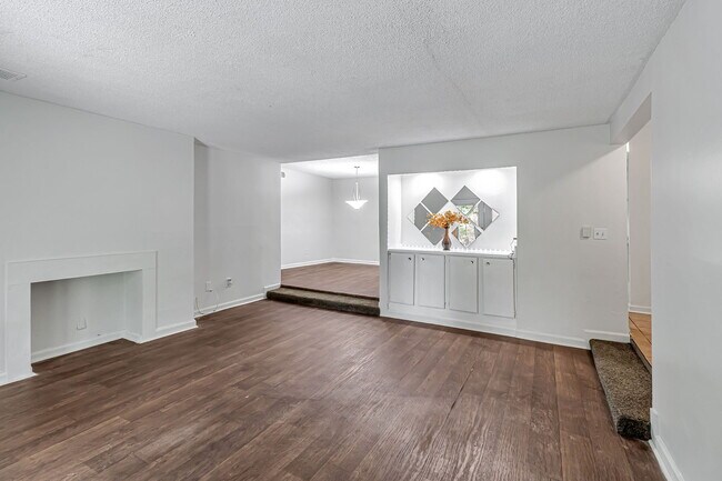 Building Photo - 3575 Oakvale Rd