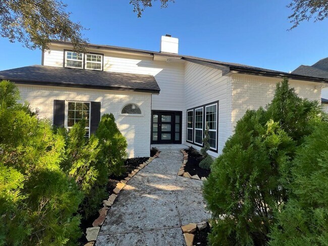 Building Photo - 3203 Country Club Blvd