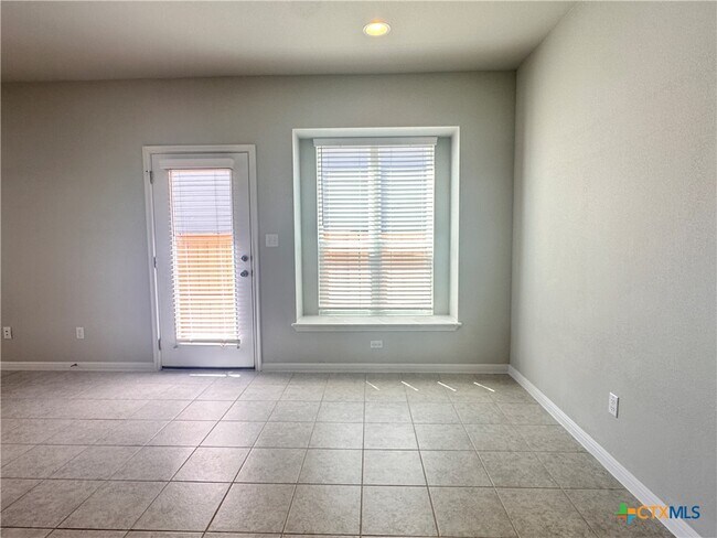 Foto del edificio - 137 Rustic Glen Dr