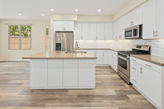 Building Photo - 4 Bedroom - 3 Bath Irvine Home for lease
